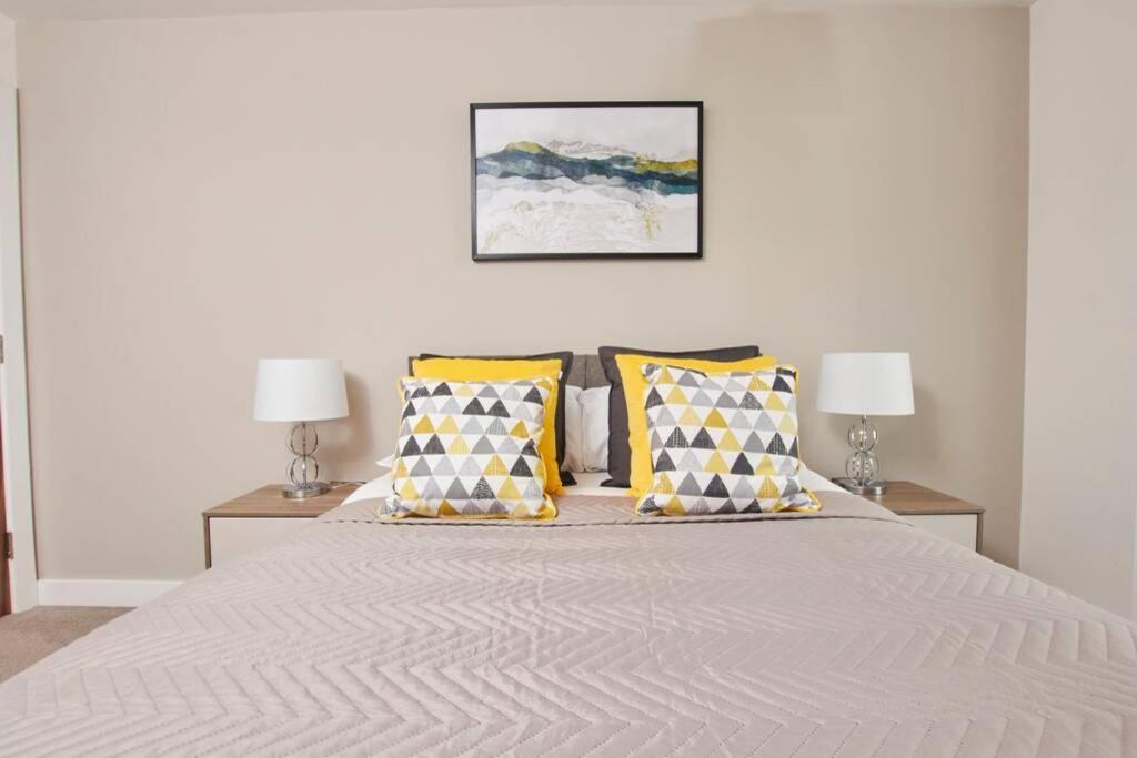 Lovely Apartment - Private Parking - Stadium Views Manchester Exterior photo
