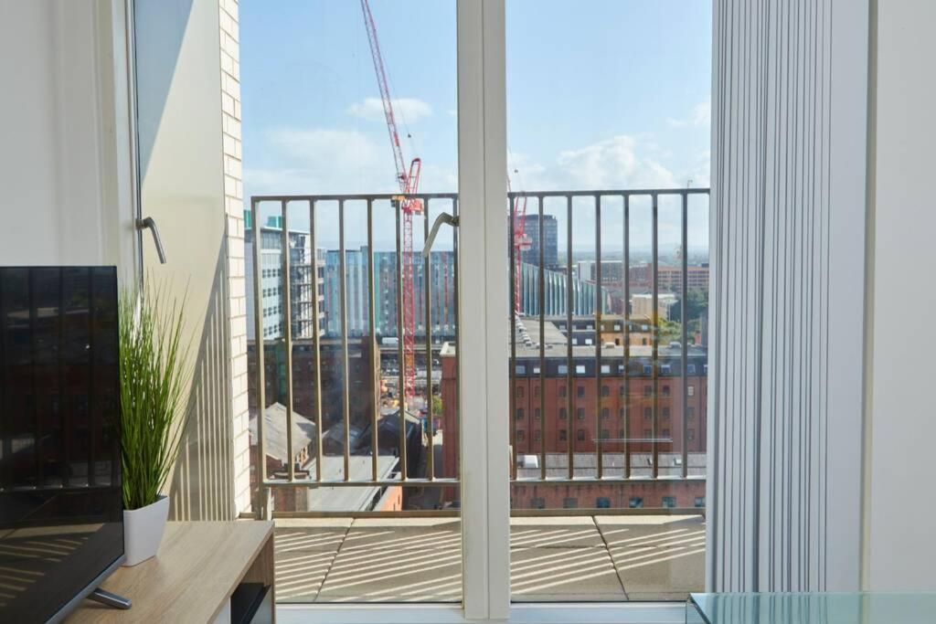 Lovely Apartment - Private Parking - Stadium Views Manchester Exterior photo
